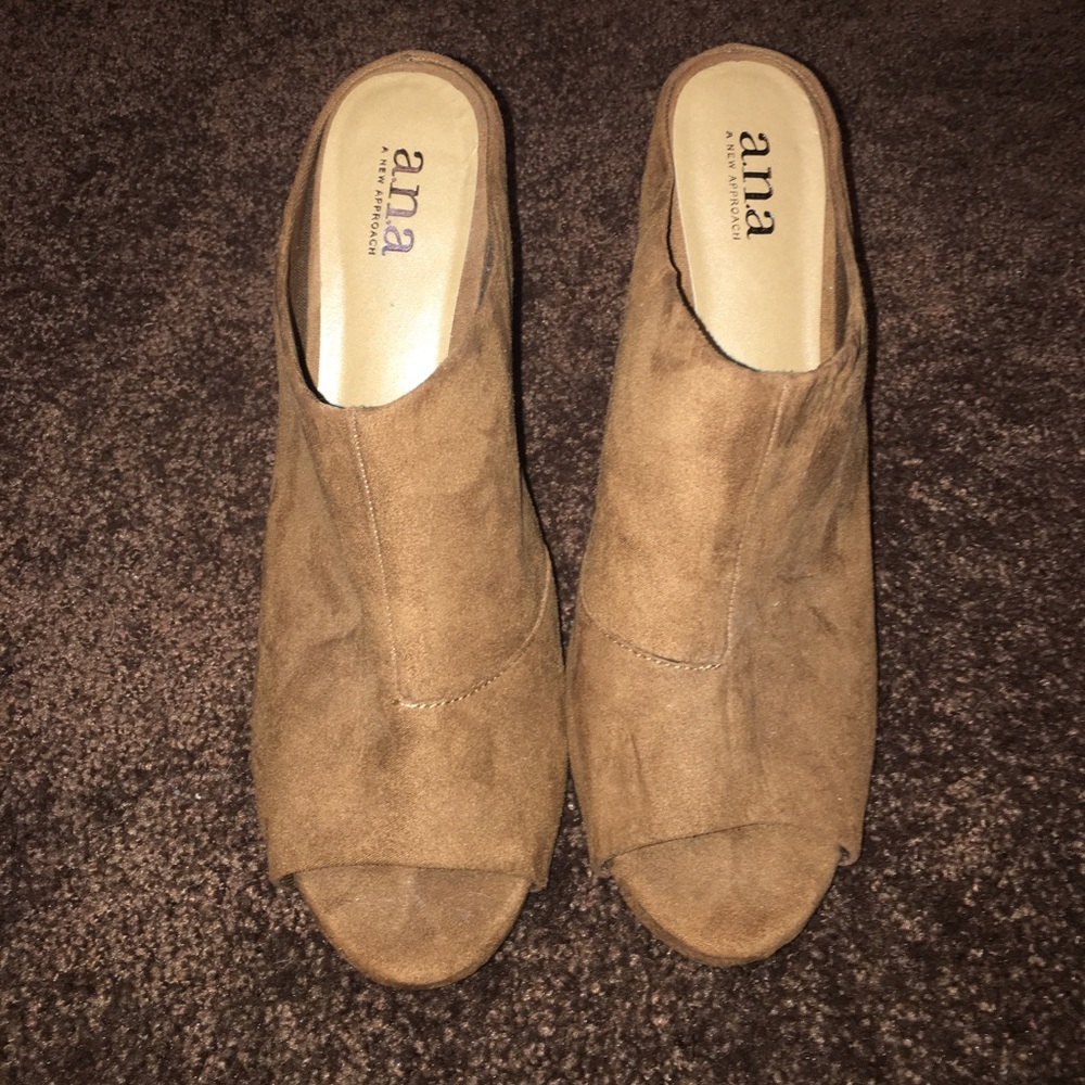 Suede mules